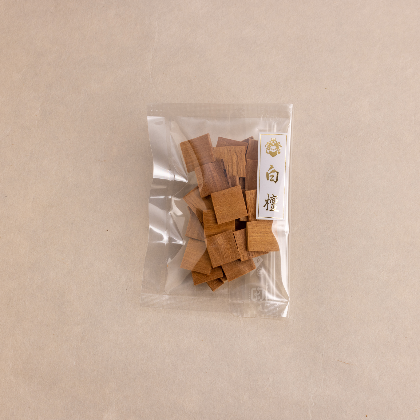 松栄堂 香木「老山白檀」（ろざんびゃくだん）角割 – 中村茶舗