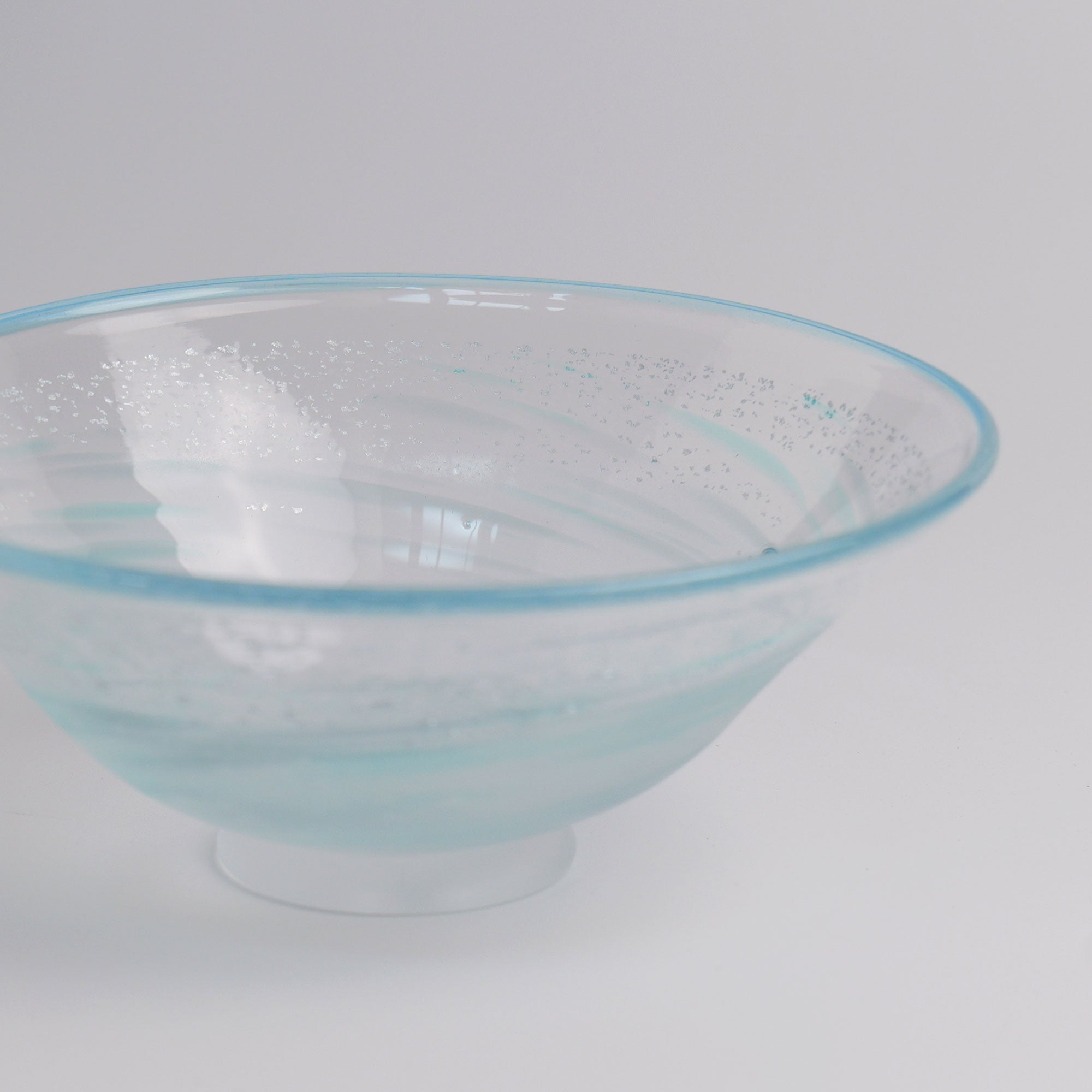 茶道具 平茶碗 ガラス 硝子 白粒子 中村真紀 吹きガラス 中村真紀（京都）作「ガラス平茶碗」 – 中村茶舗